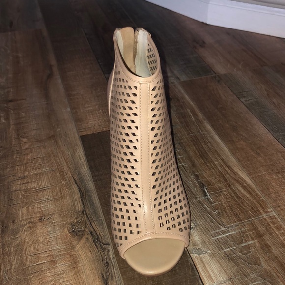 BP size 8 womens tan heels with tassel zipper - Picture 5 of 5